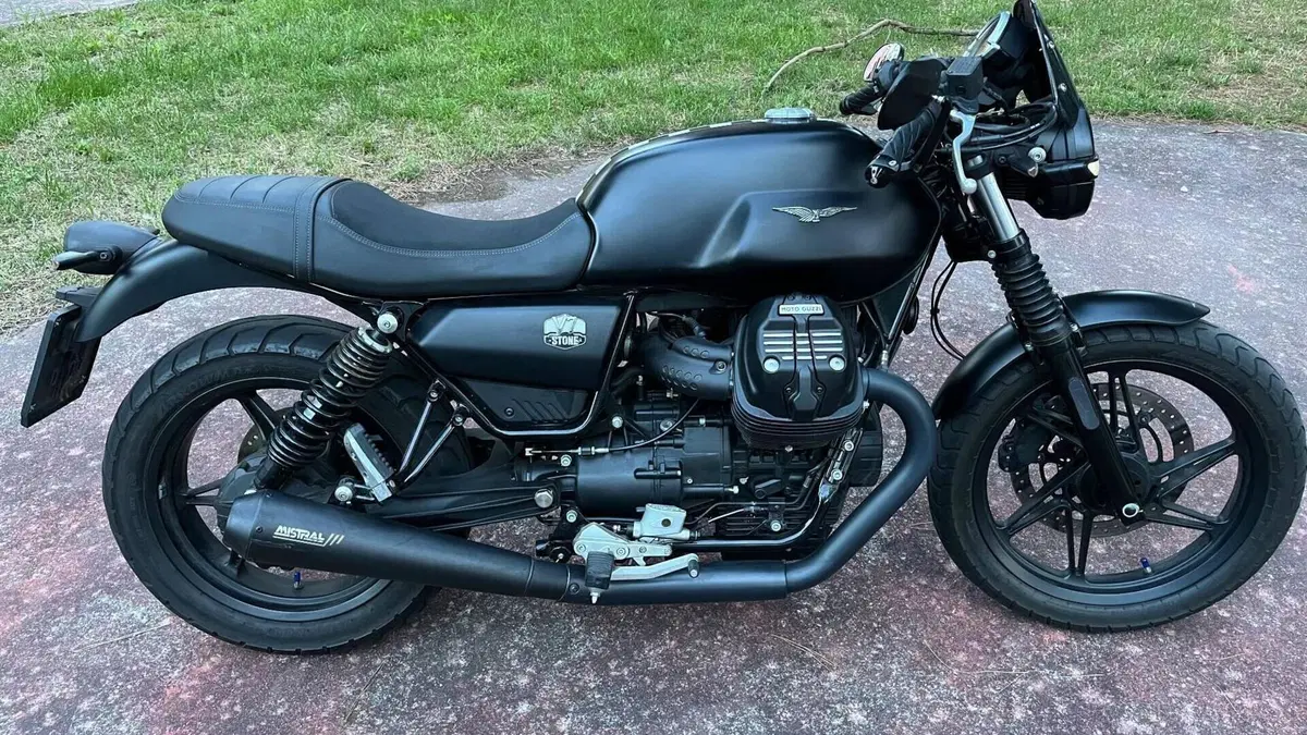 Moto Guzzi V7 Stone (2021 - 24) 