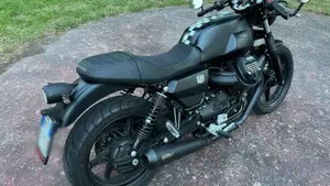 Moto Guzzi V7 Stone (2021 - 24)  (3)