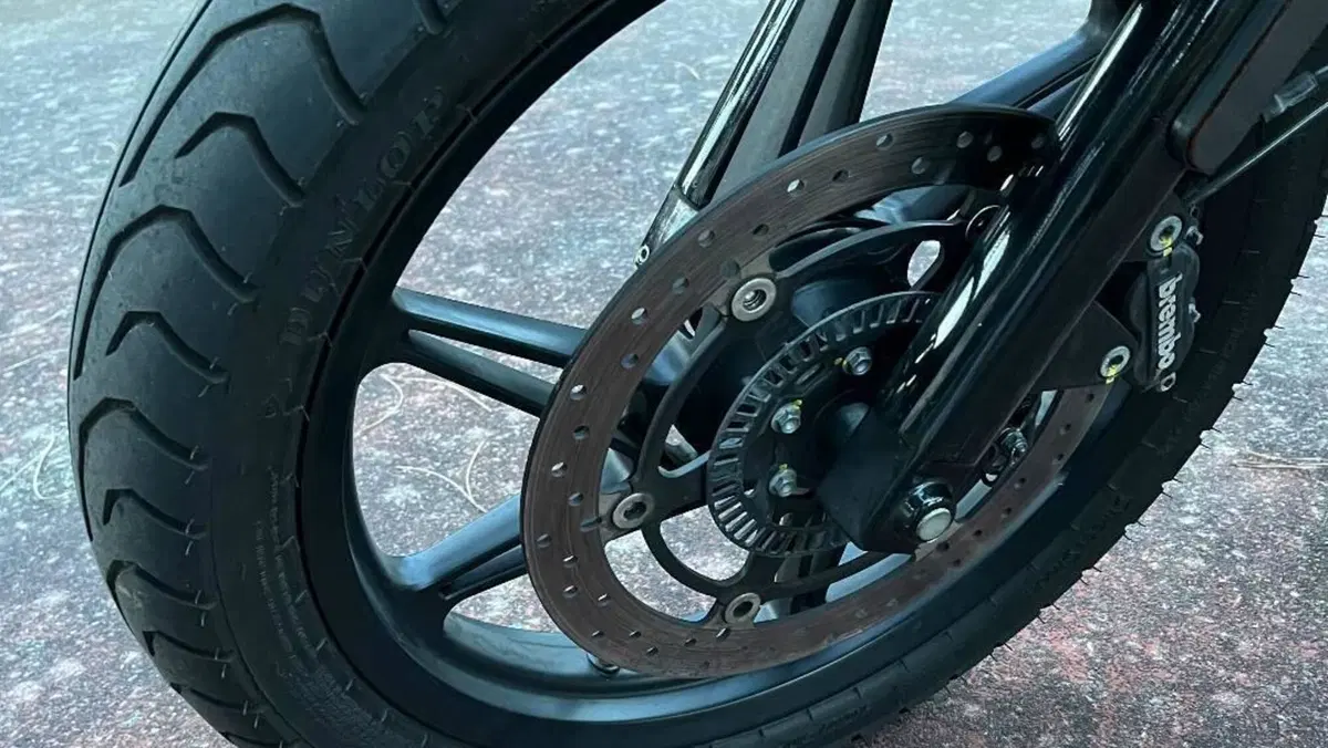 Moto Guzzi V7 Stone (2021 - 24)  (4)