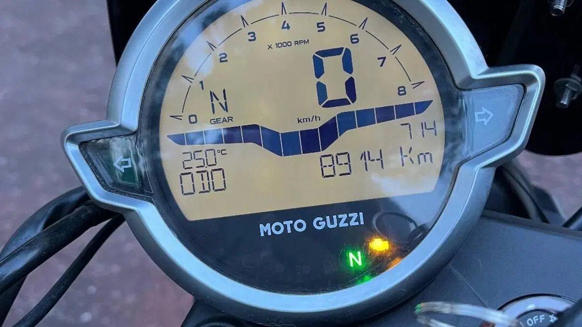 Moto Guzzi V7 Stone (2021 - 24)  (5)