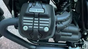 Moto Guzzi V7 Stone (2021 - 24)  (6)