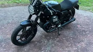 Moto Guzzi V7 Stone (2021 - 24)  (7)