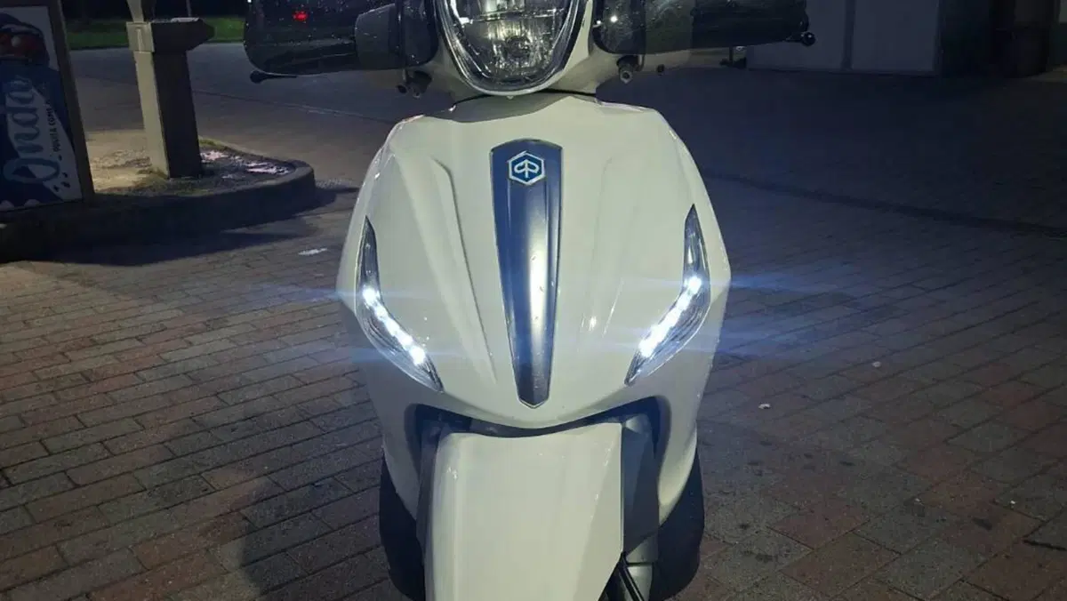 Piaggio Beverly 350 SportTouring ie (2011 - 15)  (4)
