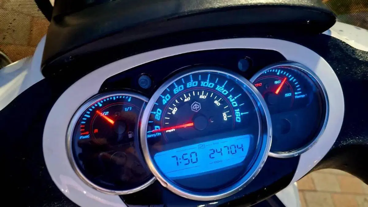 Piaggio Beverly 350 SportTouring ie (2011 - 15)  (9)