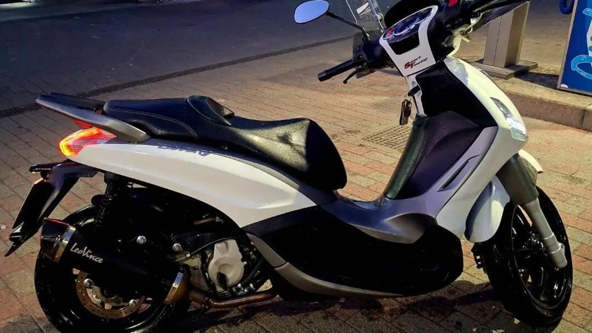 Piaggio Beverly 350 SportTouring ie (2011 - 15)  (2)