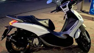 Piaggio Beverly 350 SportTouring ie (2011 - 15)  (2)