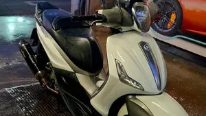 Piaggio Beverly 350 SportTouring ie (2011 - 15)  (6)