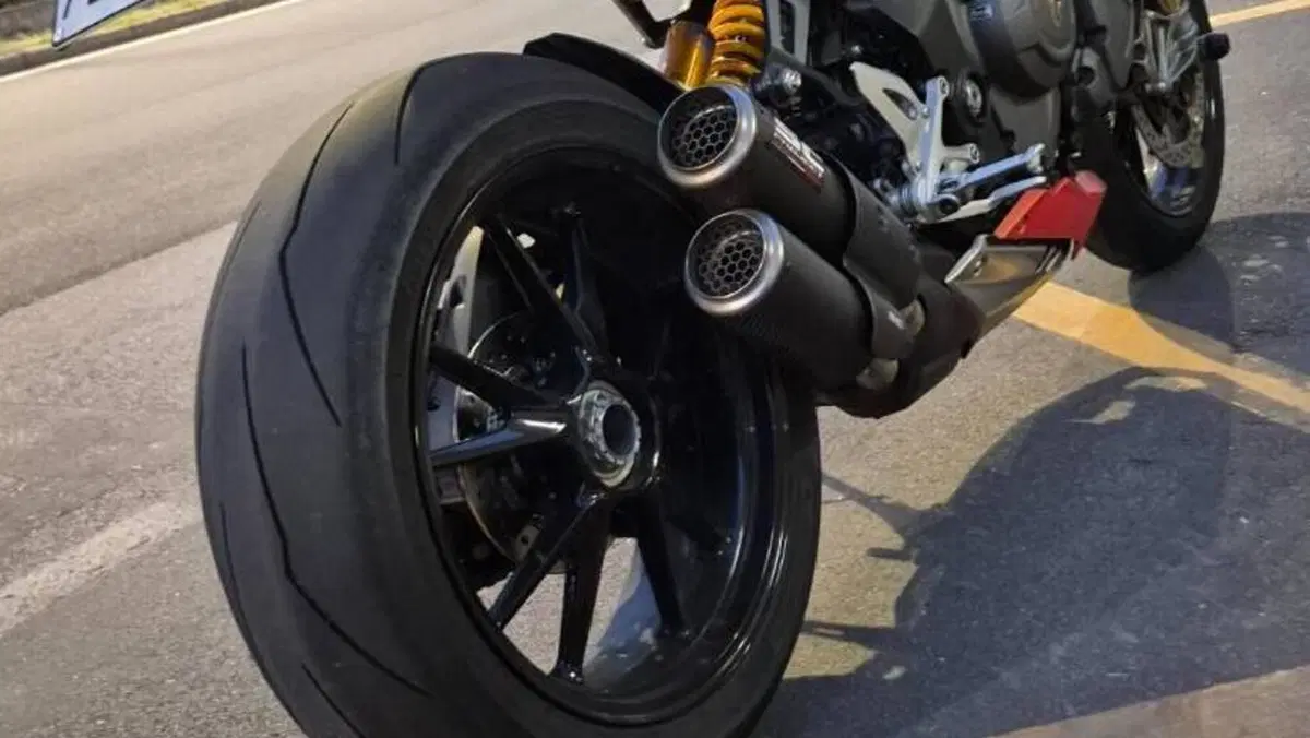 Triumph Speed Triple 1200 RS (2021 - 24)  (5)