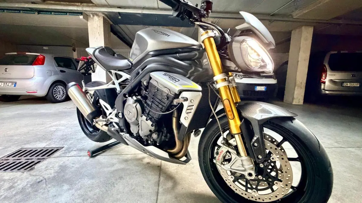 Triumph Speed Triple 1200 RS (2021 - 24)  (2)