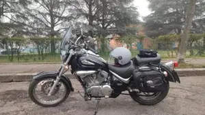 Suzuki VL 250 Intruder  (2)