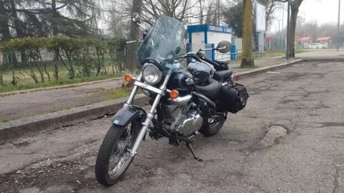 Suzuki VL 250 Intruder  (3)