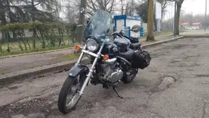 Suzuki VL 250 Intruder  (3)