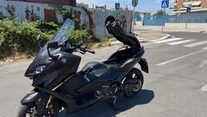 Yamaha T-Max 560 (2022 - 24)  (2)