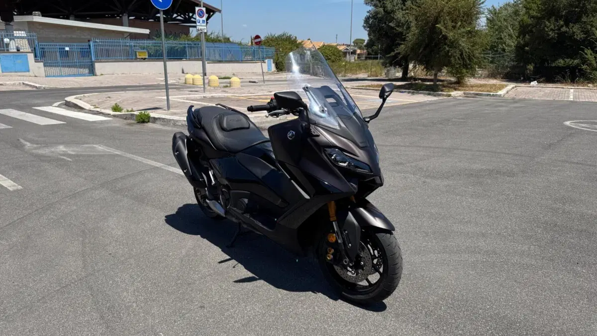 Yamaha T-Max 560 (2022 - 24)  (4)
