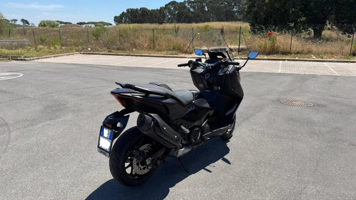 Yamaha T-Max 560 (2022 - 24)  (6)