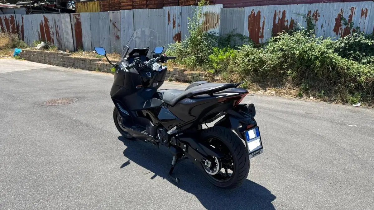 Yamaha T-Max 560 (2022 - 24)  (7)