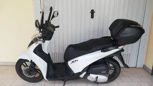 Honda SH 150i ABS (2013 - 16)  (2)