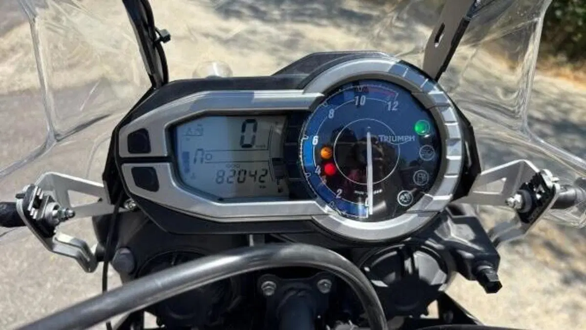 Triumph Tiger 800 XC (2011 - 12)  (8)