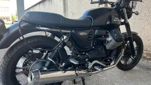 Moto Guzzi V7 II Stone (2015 - 17)  (2)
