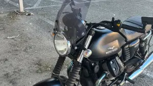 Moto Guzzi V7 II Stone (2015 - 17)  (4)