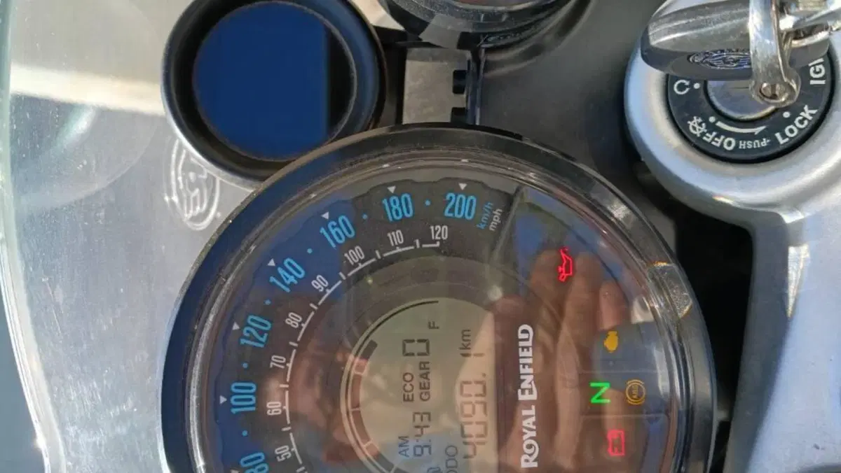 Royal Enfield Super Meteor 650 (2023 - 26)  (4)
