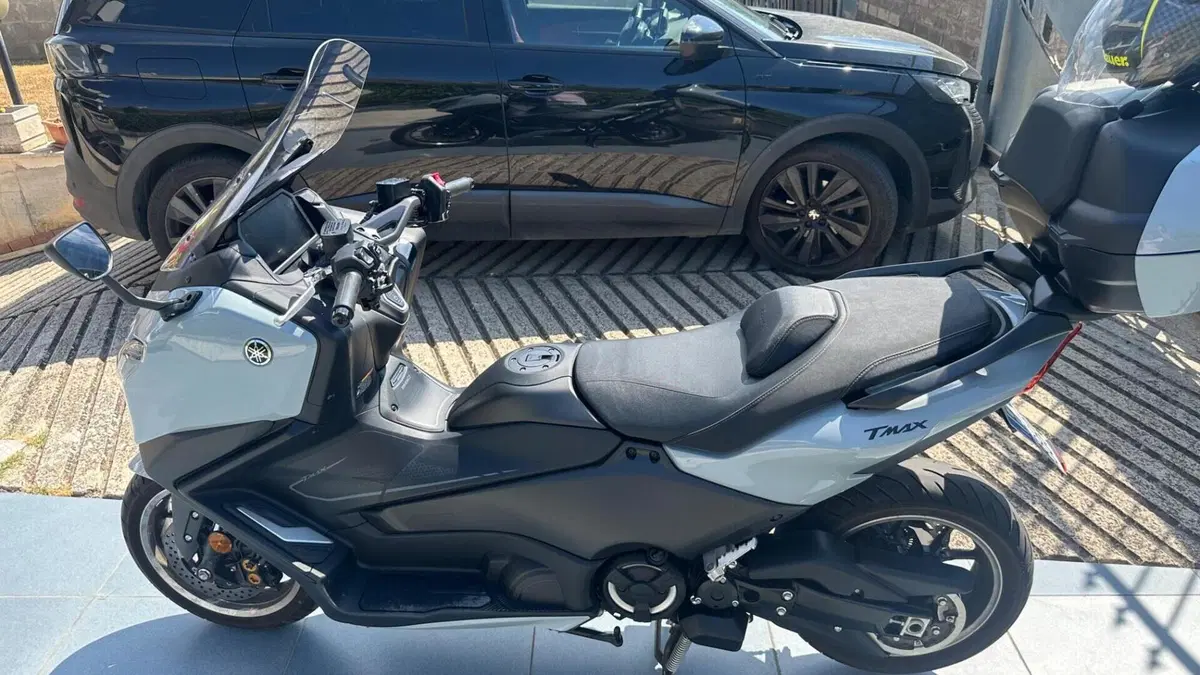 Yamaha T-Max 560 Tech Max (2025 - 26)  (2)