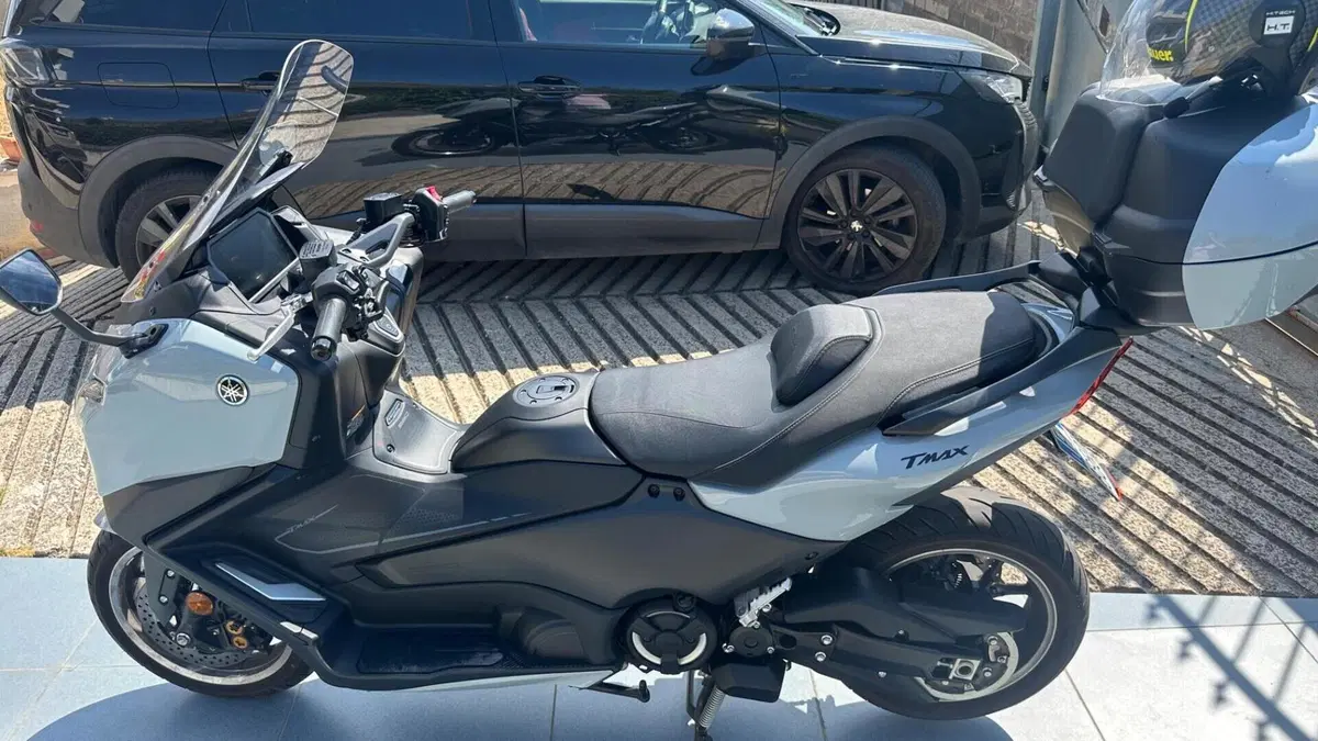 Yamaha T-Max 560 Tech Max (2025 - 26)  (3)