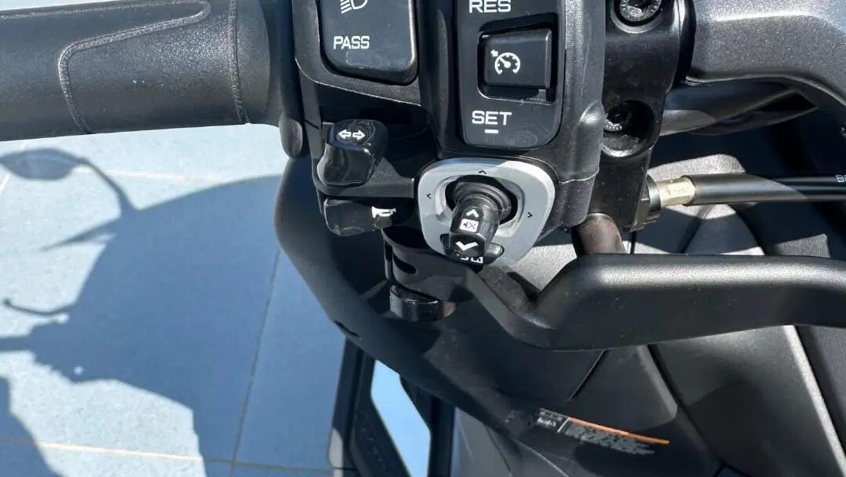 Yamaha T-Max 560 Tech Max (2025 - 26)  (5)