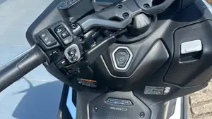 Yamaha T-Max 560 Tech Max (2025 - 26)  (7)