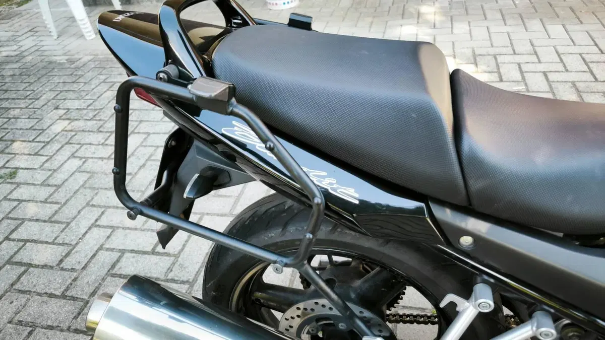 Suzuki GSF 650 Bandit (2005 - 06)  (8)
