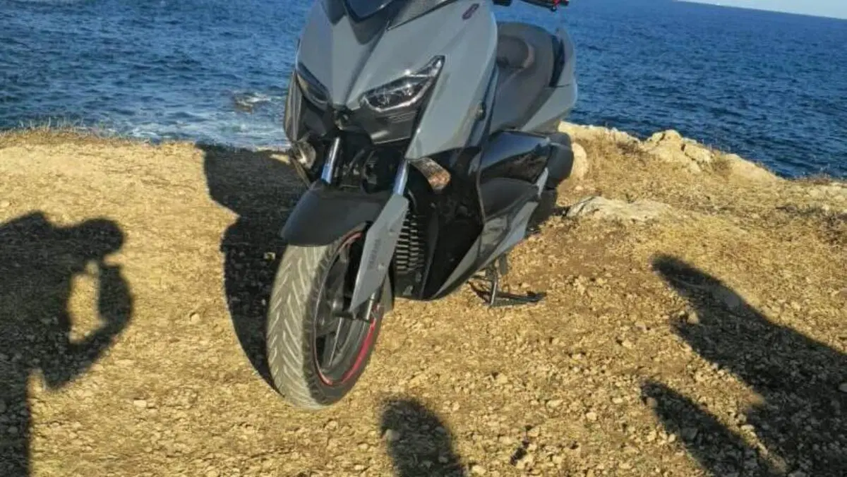 Yamaha X-Max 300 Tech Max (2021 - 24)  (2)