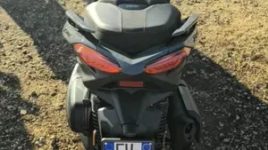 Yamaha X-Max 300 Tech Max (2021 - 24)  (5)