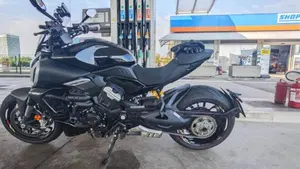 Ducati Diavel V4 (2023 - 26)  (2)