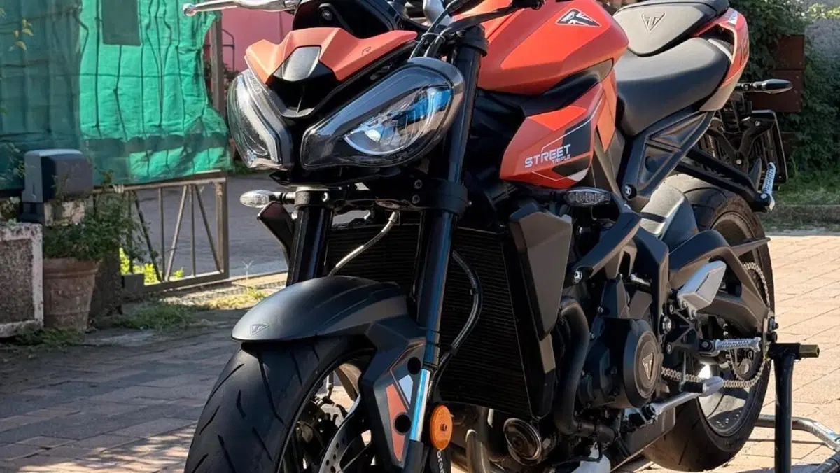 Triumph Street Triple 765 R (2023 - 26) 