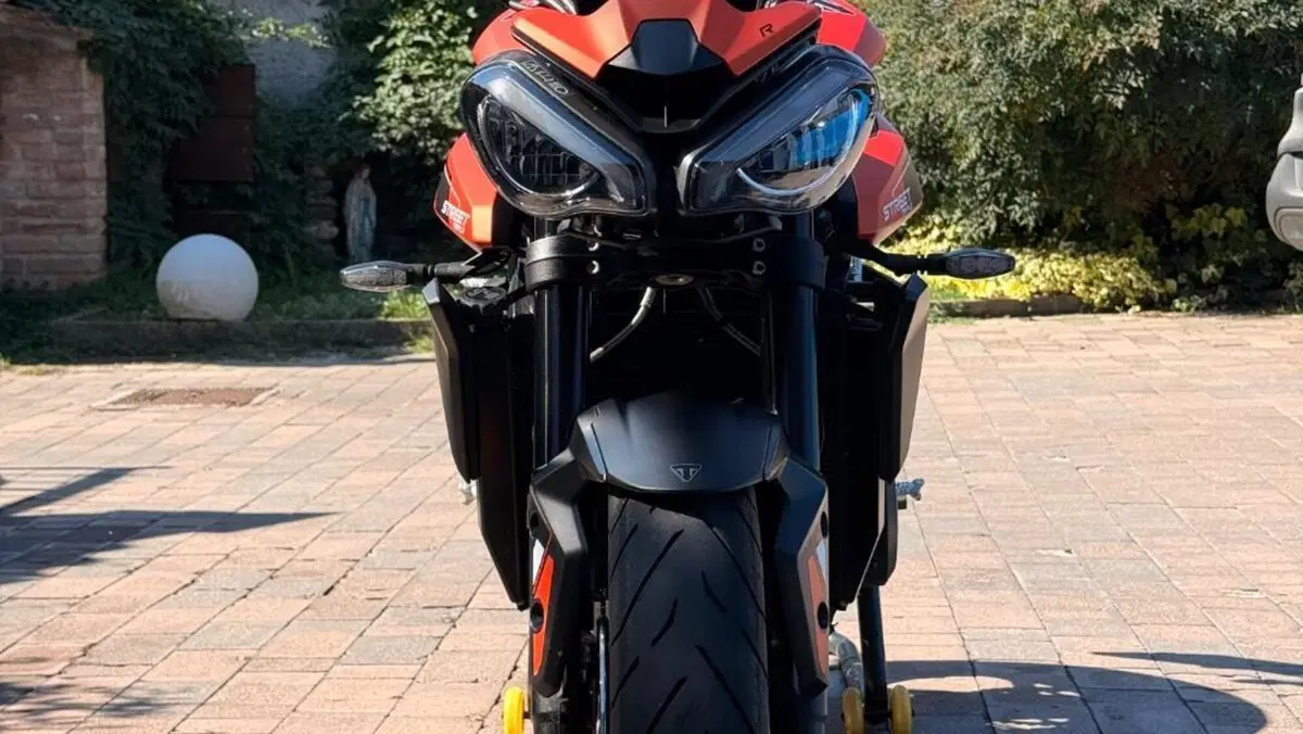 Triumph Street Triple 765 R (2023 - 26)  (2)