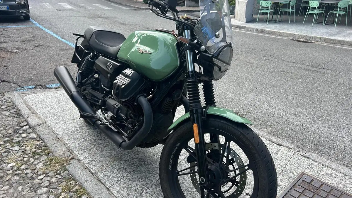 Moto Guzzi V7 Stone Centenario (2021 - 22)  (3)