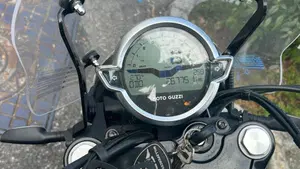 Moto Guzzi V7 Stone Centenario (2021 - 22)  (4)