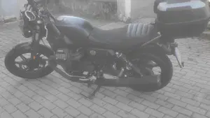 Moto Guzzi V7 Stone (2021 - 24)  (2)
