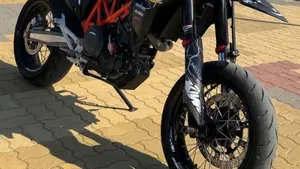 KTM 690 SMC R (2019 - 20)  (2)