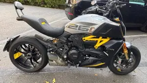 Ducati Diavel 1260 S (2021 - 22) 