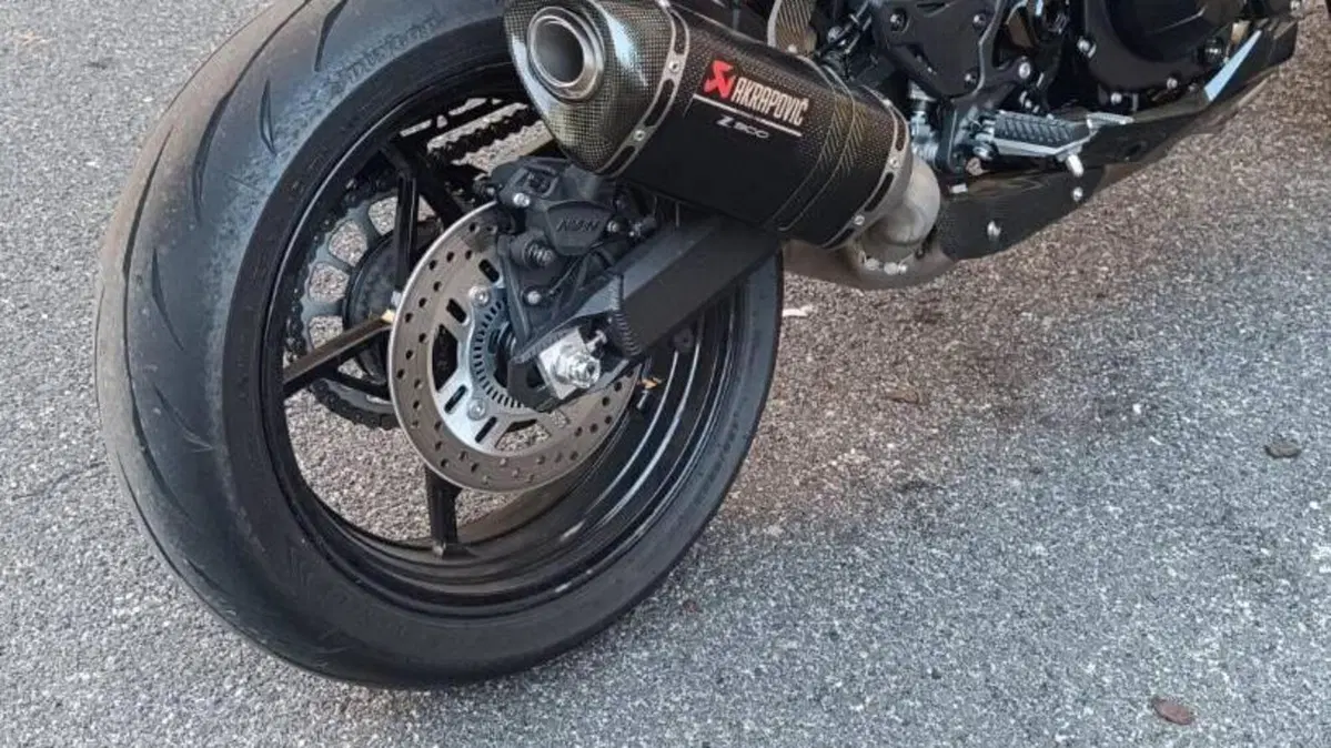Kawasaki Z 900 (2025 - 26)  (3)