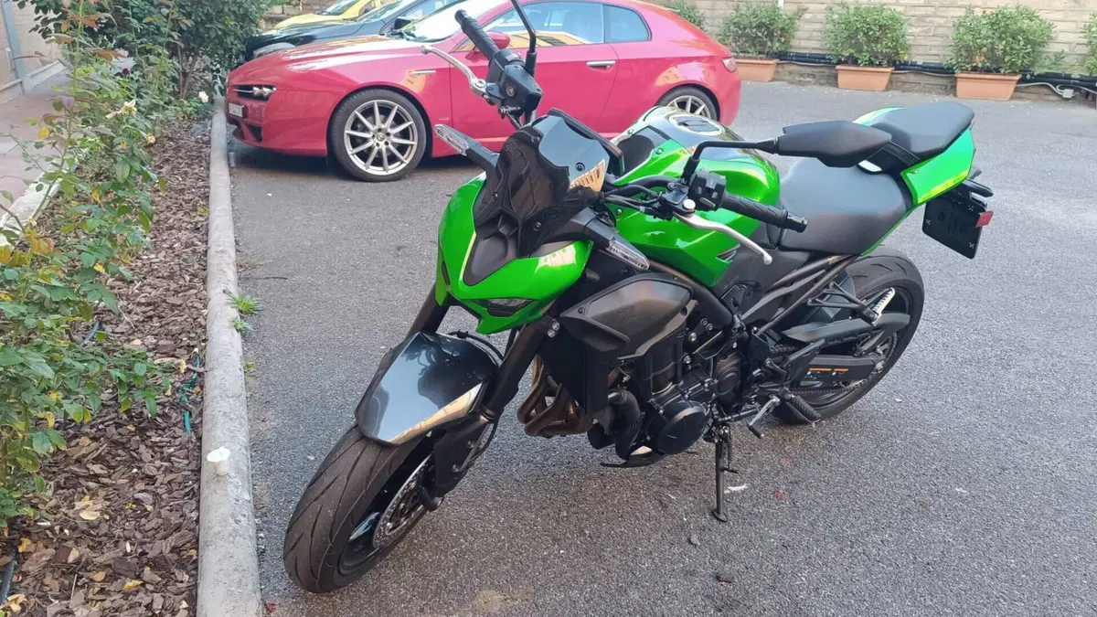 Kawasaki Z 900 (2025 - 26)  (4)
