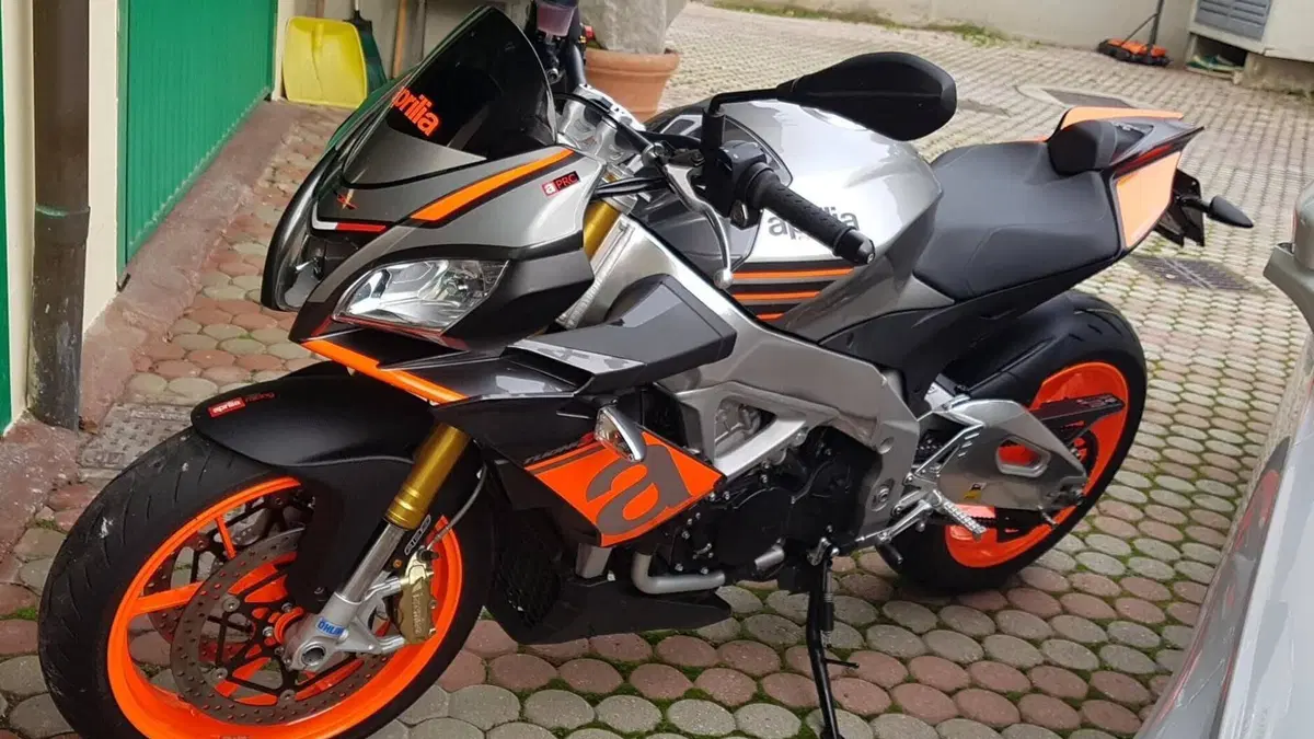 Aprilia Tuono V4 RR (2015 - 17) 