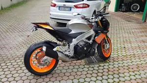 Aprilia Tuono V4 RR (2015 - 17)  (2)