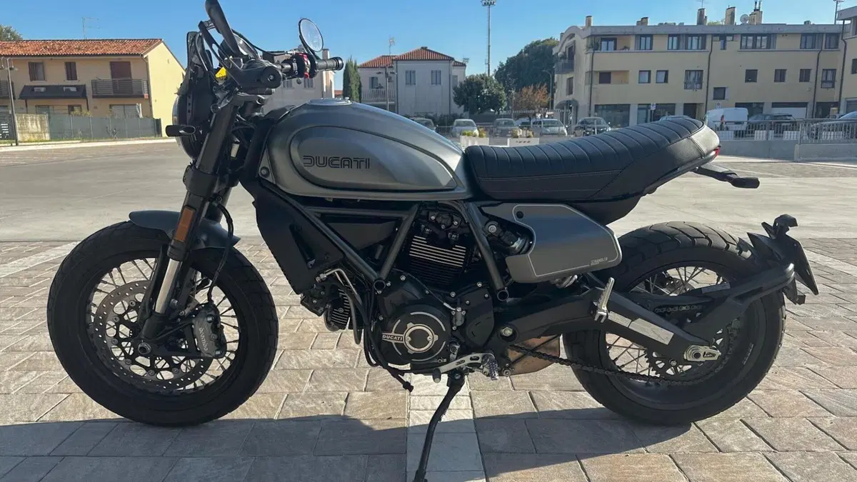 Ducati Scrambler 800 Night Shift (2021 - 22)  (2)