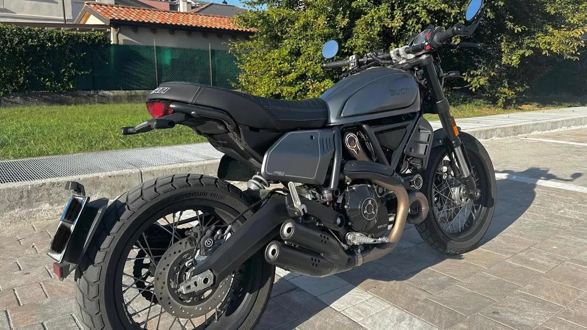 Ducati Scrambler 800 Night Shift (2021 - 22)  (3)