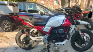 Moto Guzzi V85 TT (2019 - 20)  (2)
