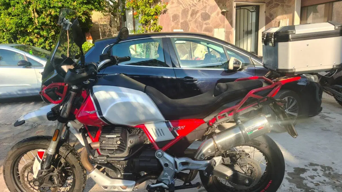 Moto Guzzi V85 TT (2019 - 20)  (4)