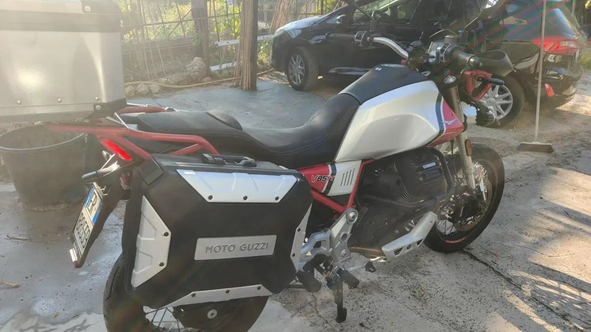 Moto Guzzi V85 TT (2019 - 20)  (7)