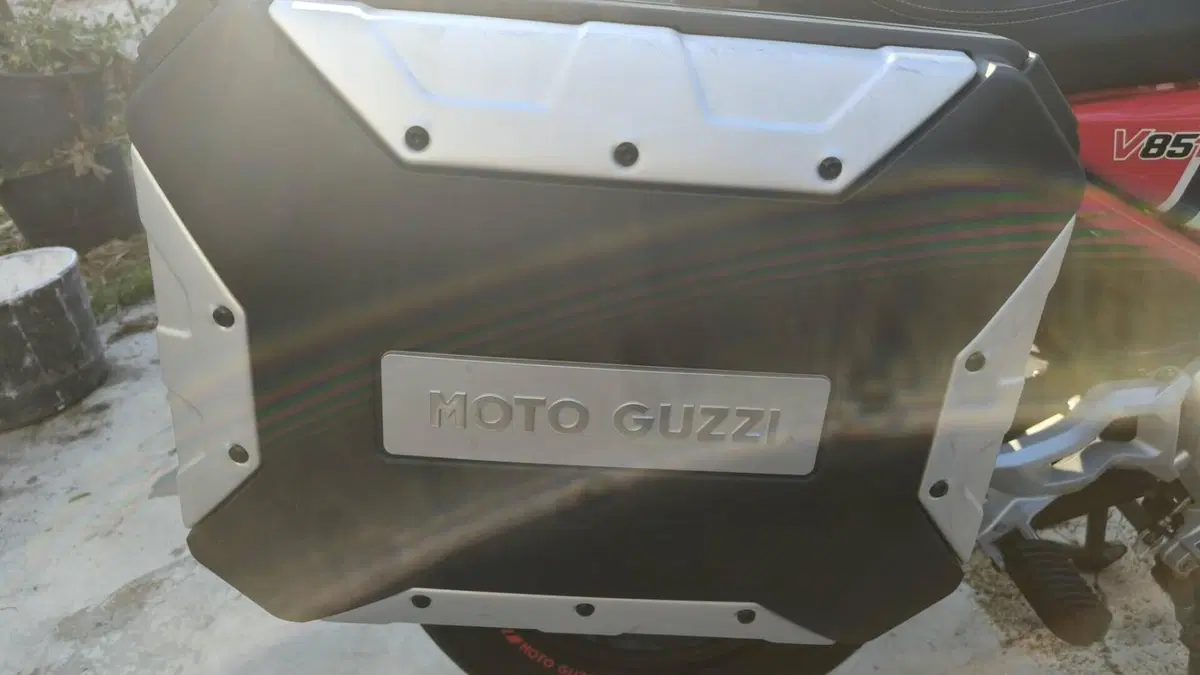 Moto Guzzi V85 TT (2019 - 20)  (9)